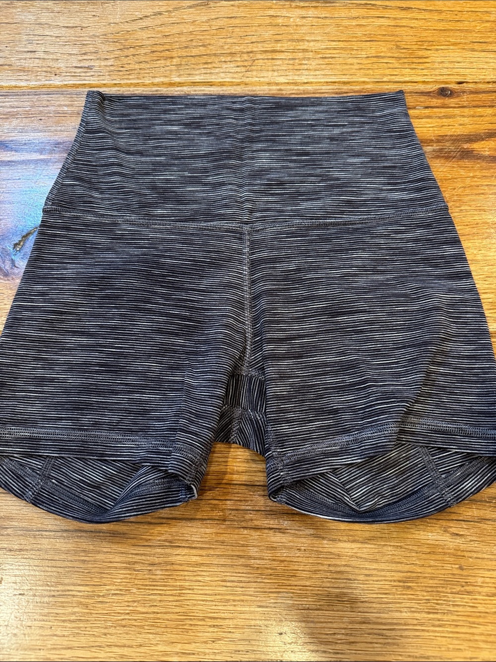 Lululemon size 4 4 inch bike shorts never worn